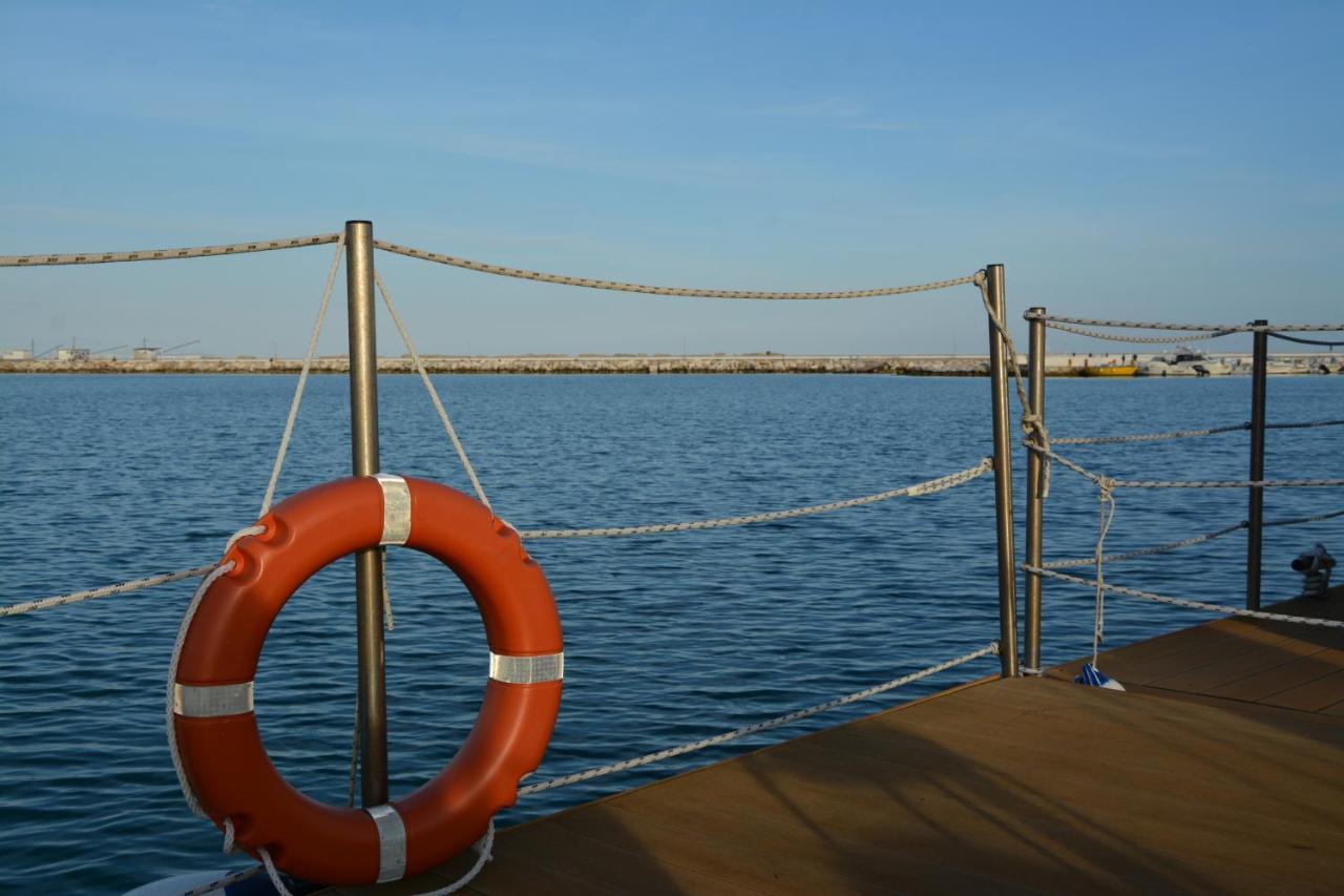 AQUA RESORT GIULIANOVA - Houseboat Experience Exterior foto