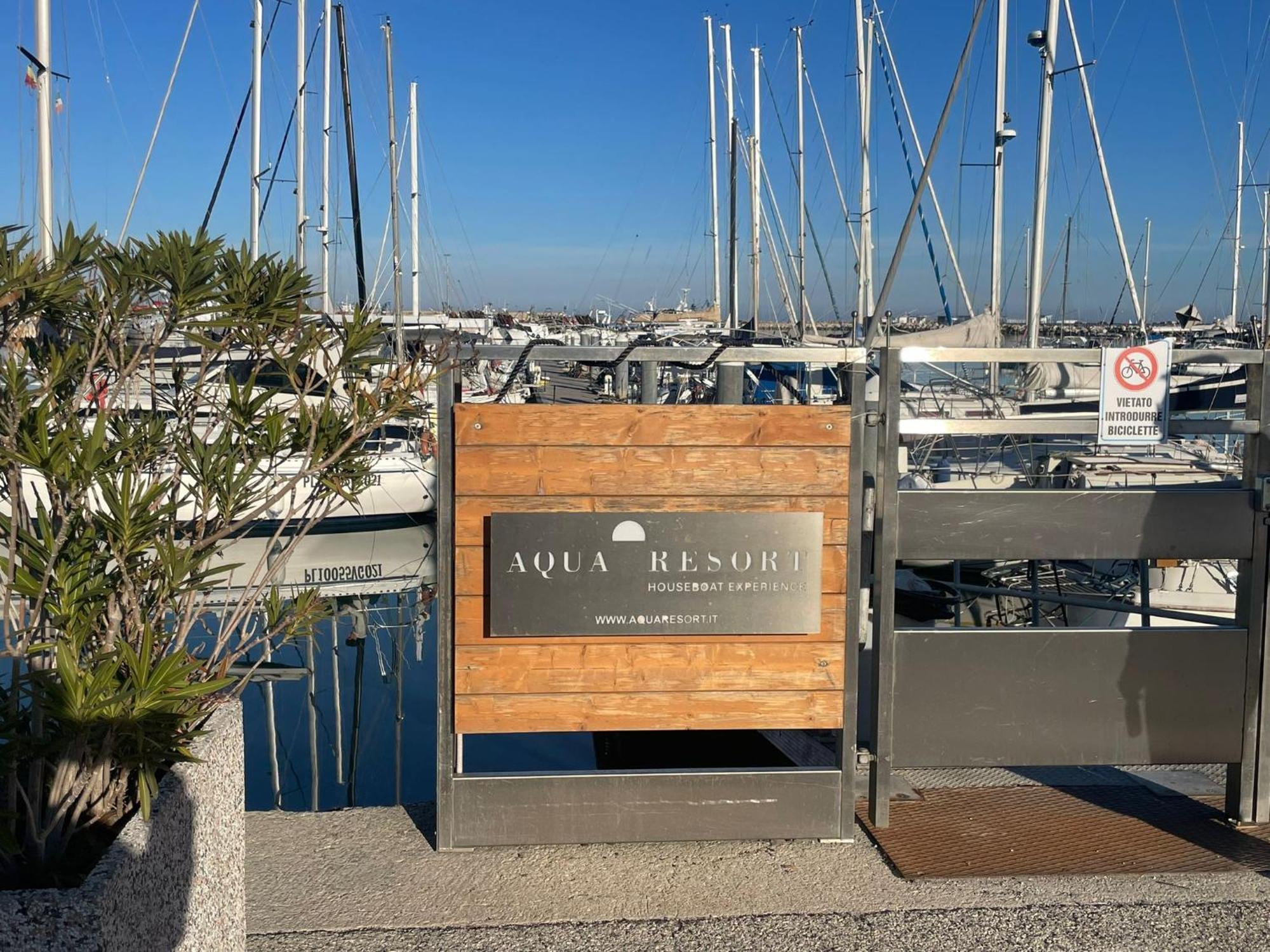 AQUA RESORT GIULIANOVA - Houseboat Experience Exterior foto